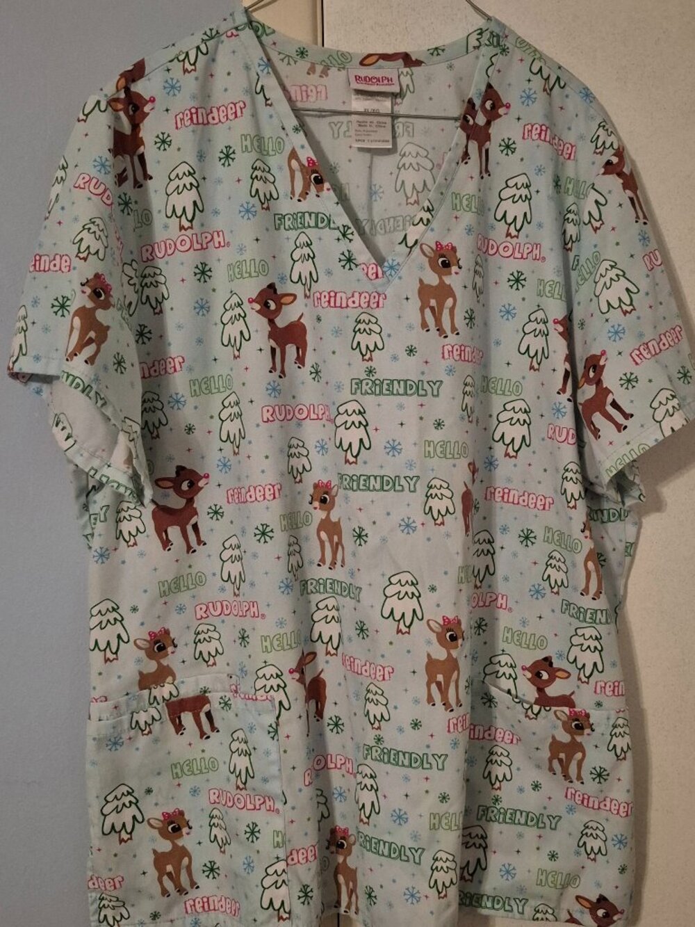 Rudolph the Red-Nosed Reindeer Christmas Scrub Uniform Top Women's Size XL NEW
